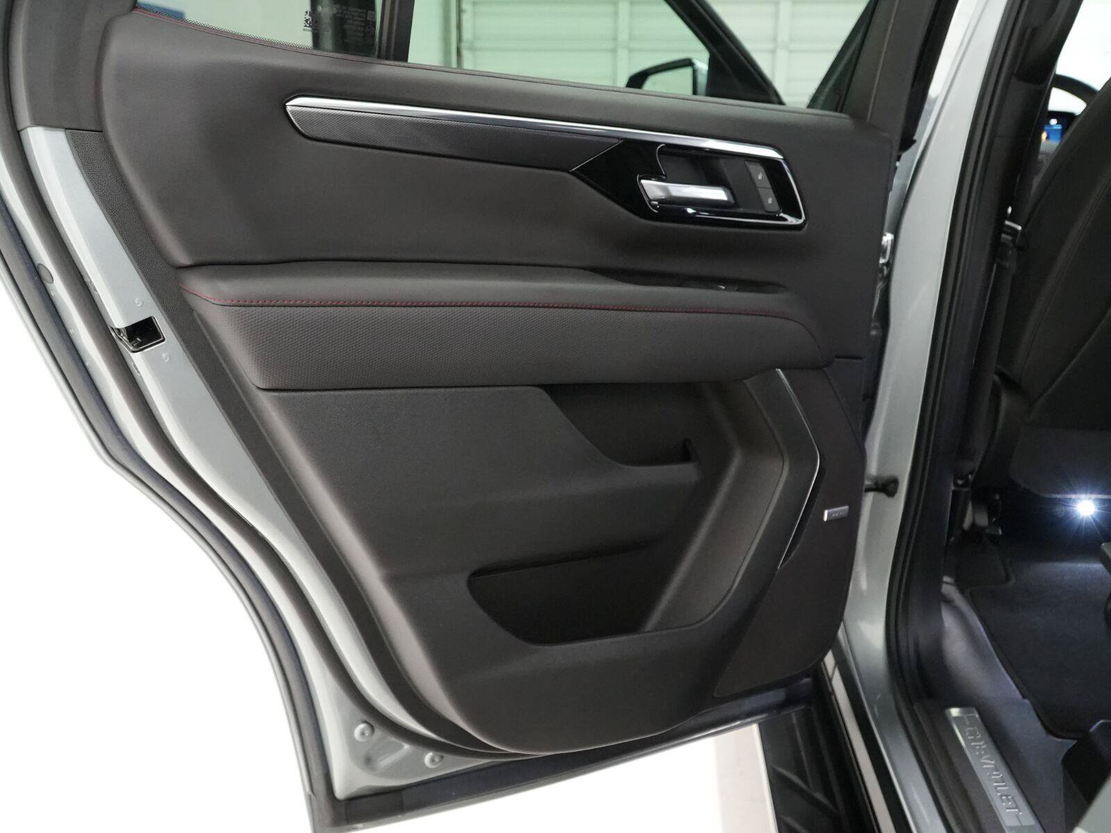 Used 2025 Chevrolet Tahoe RST w/ Comfort Package RWD image 9
