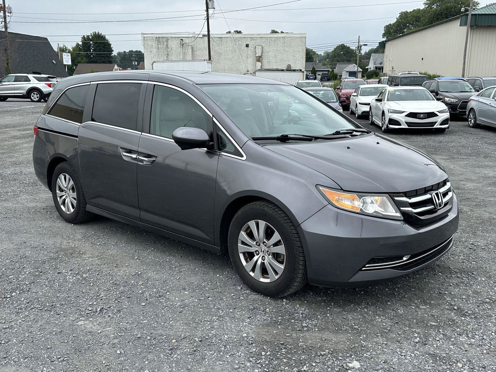 Used 2016 Honda Odyssey SE image 2