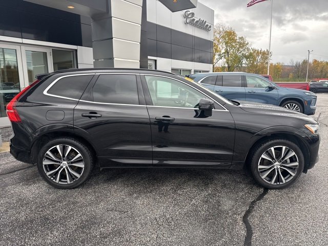 Used 2022 Volvo XC60 B5 Momentum w/ Climate Package image 8
