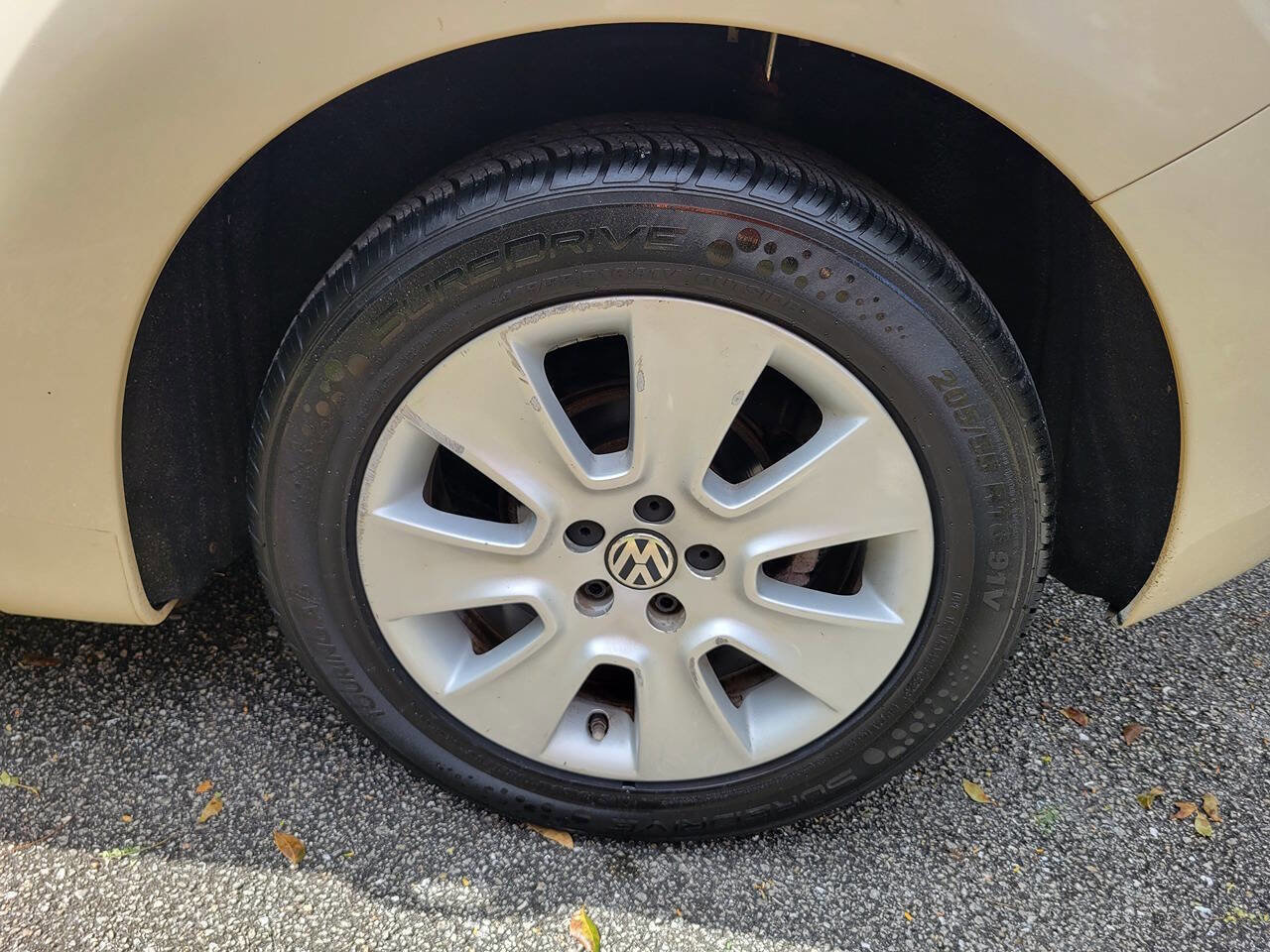 Used 2008 Volkswagen Beetle S image 15