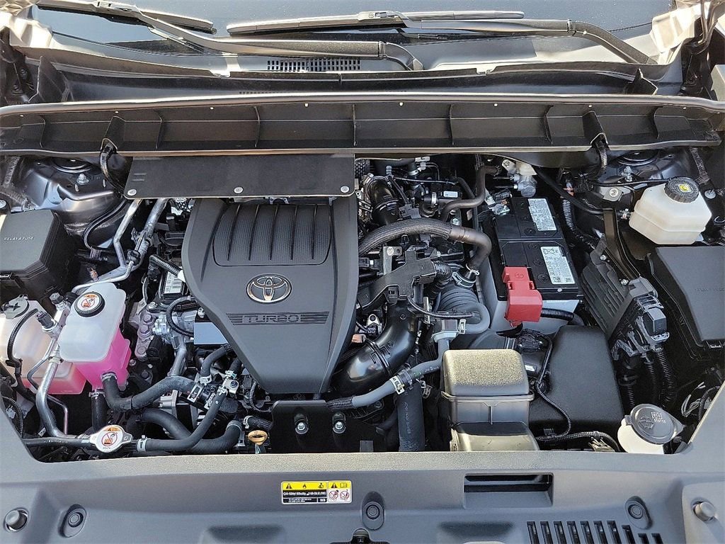 Used 2024 Toyota Highlander XLE image 32