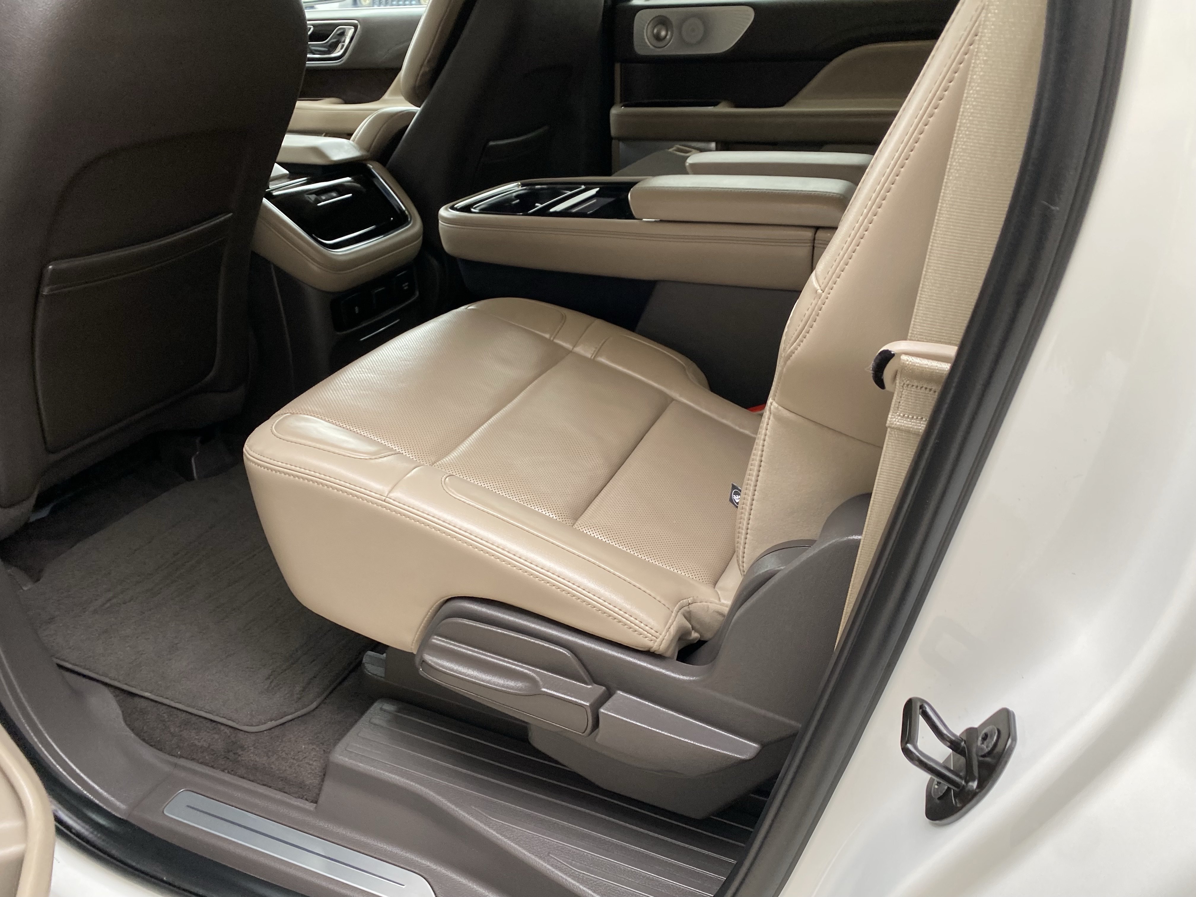 Used 2024 Lincoln Navigator L Reserve AWD/4WD image 15