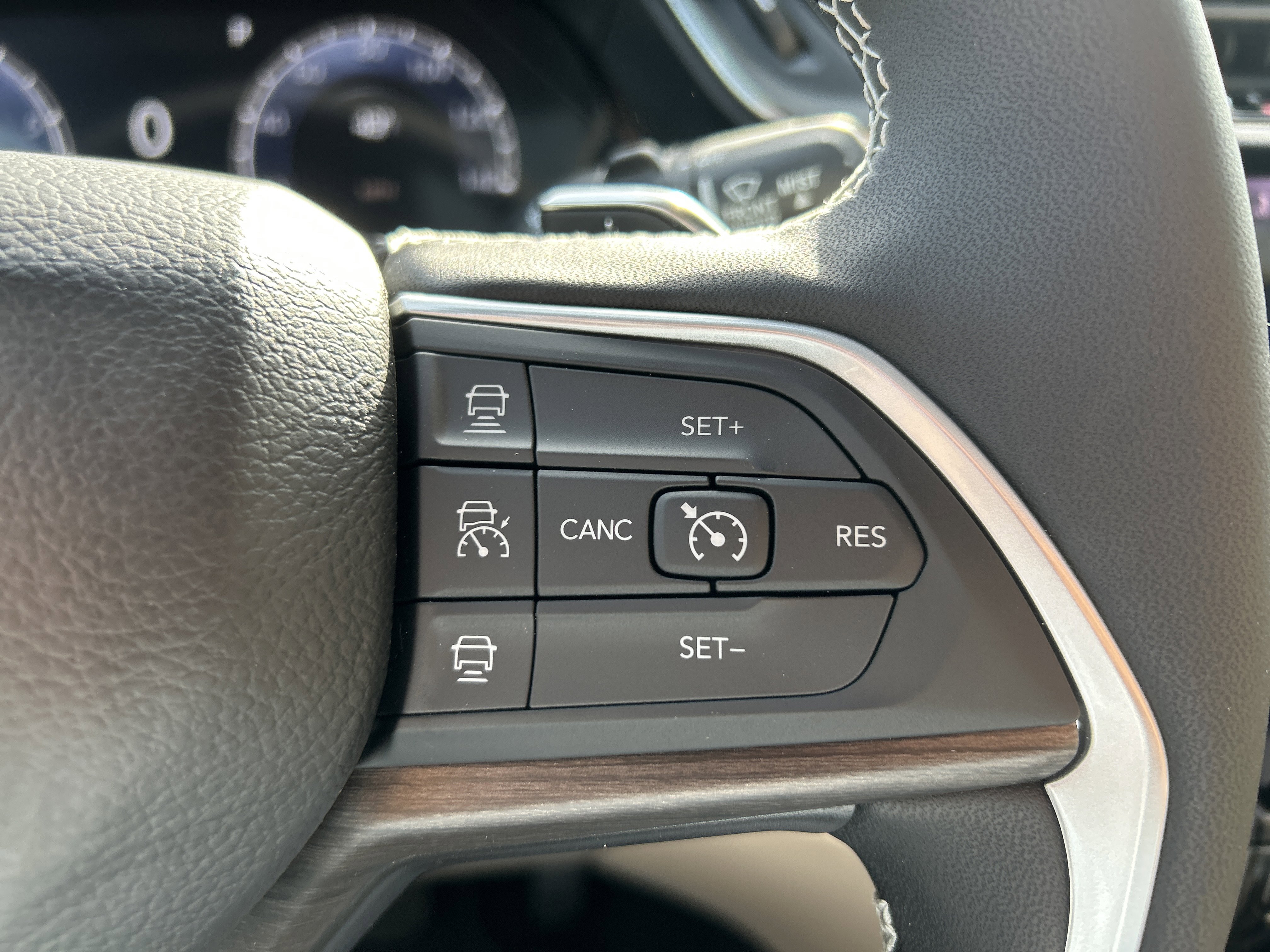 New 2025 Jeep Grand Cherokee Limited w/ Black Appearance Package image 21