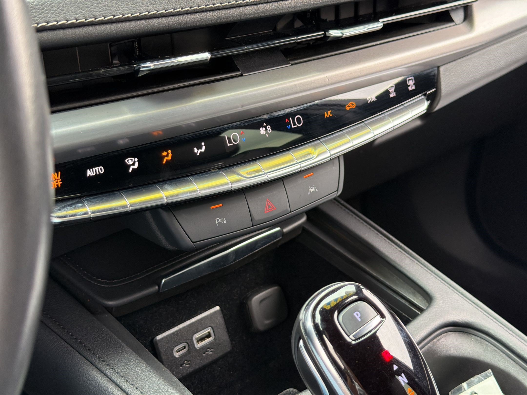 Used 2024 Cadillac XT4 Premium Luxury FWD image 16