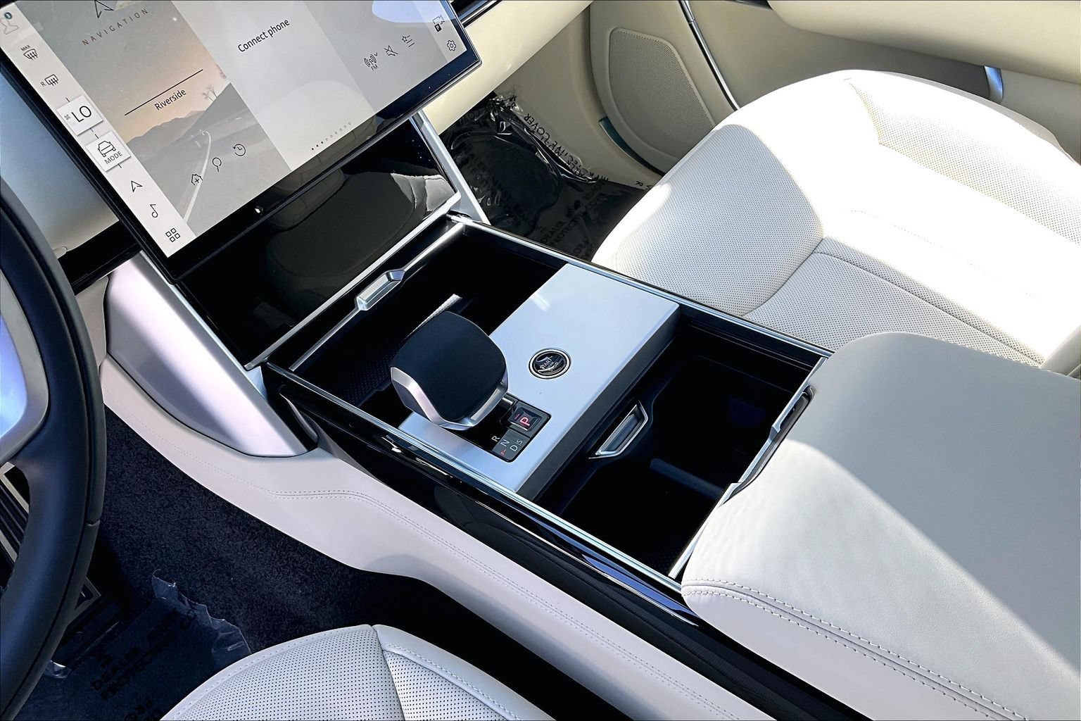 New 2026 Land Rover Range Rover Long Wheelbase SE AWD/4WD image 8