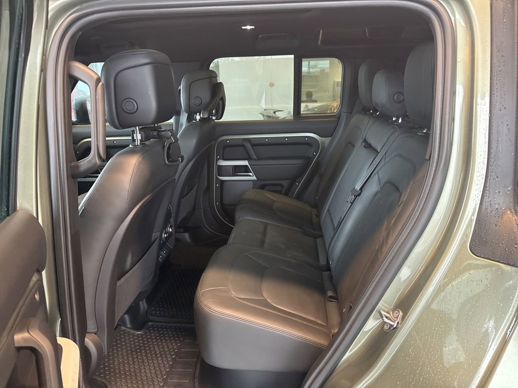 Used 2024 Land Rover Defender 110 SE image 10