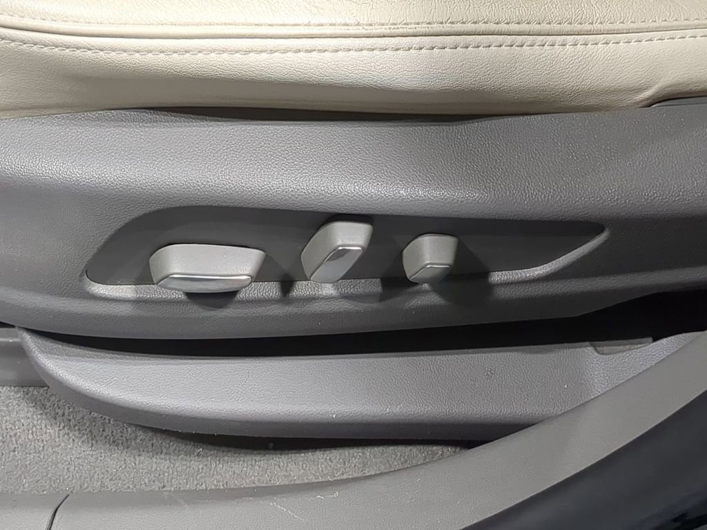 Used 2018 Cadillac XT5 Luxury w/ LPO, Wheel Lock Package image 30