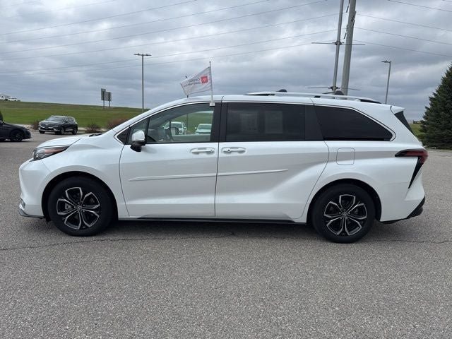 Certified 2025 Toyota Sienna Platinum AWD/4WD image 8