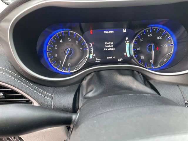 Used 2023 Chrysler Pacifica Touring-L image 13