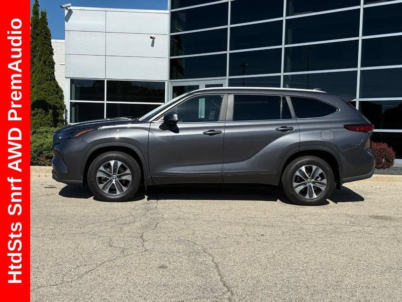 Used 2023 Toyota Highlander XLE AWD/4WD image 6