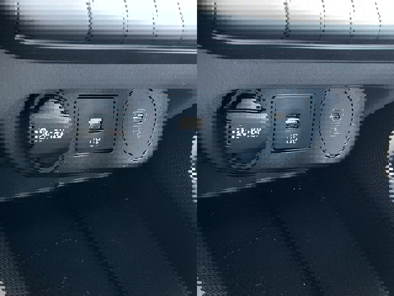 Used 2025 Hyundai Elantra SEL image 32