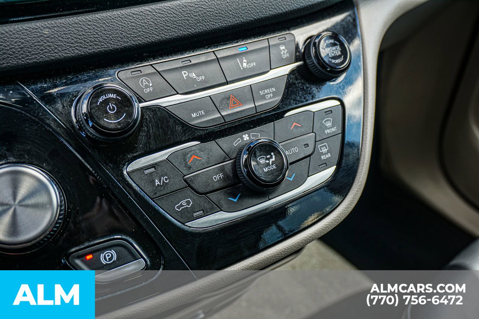 Used 2024 Chrysler Pacifica Touring-L image 45