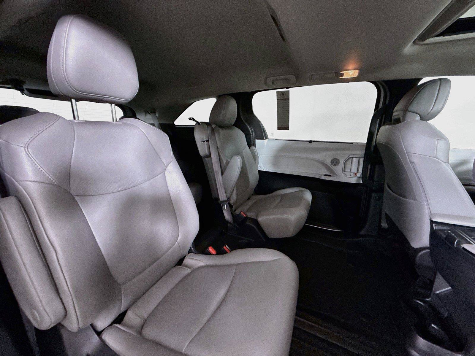 Certified 2025 Toyota Sienna XLE FWD image 41
