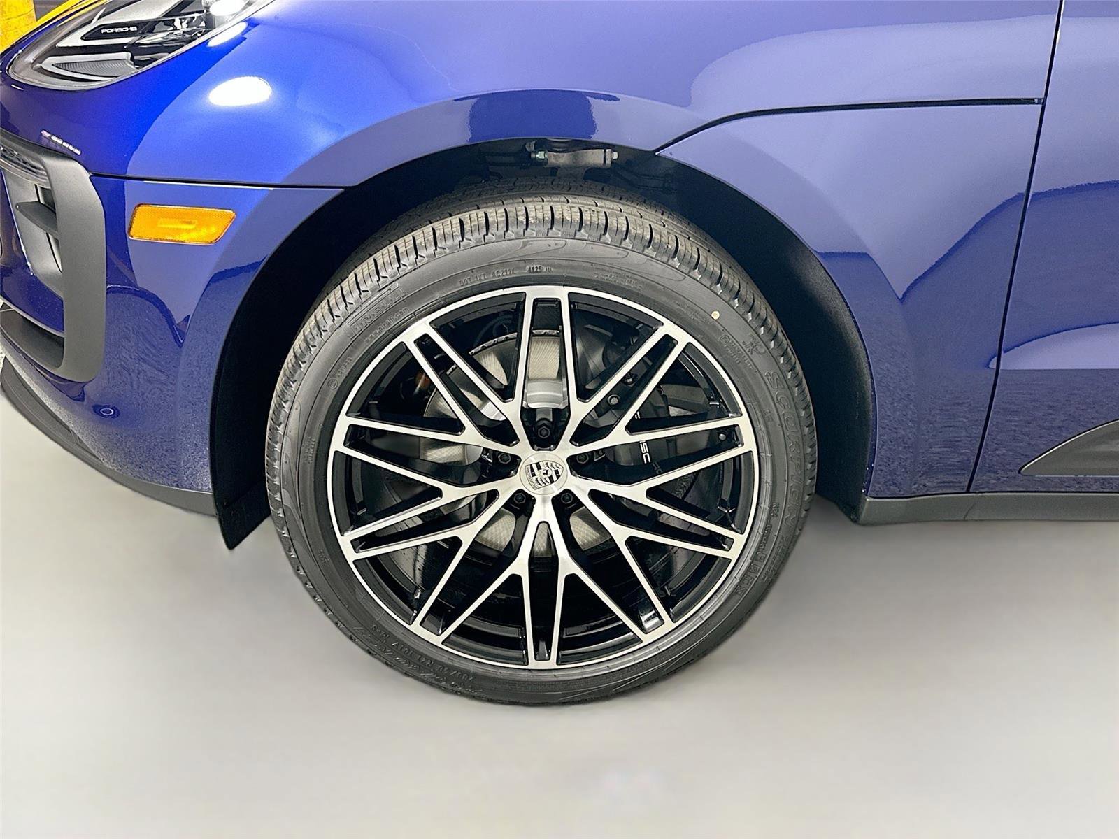 Certified 2026 Porsche Macan Turbo AWD/4WD image 11