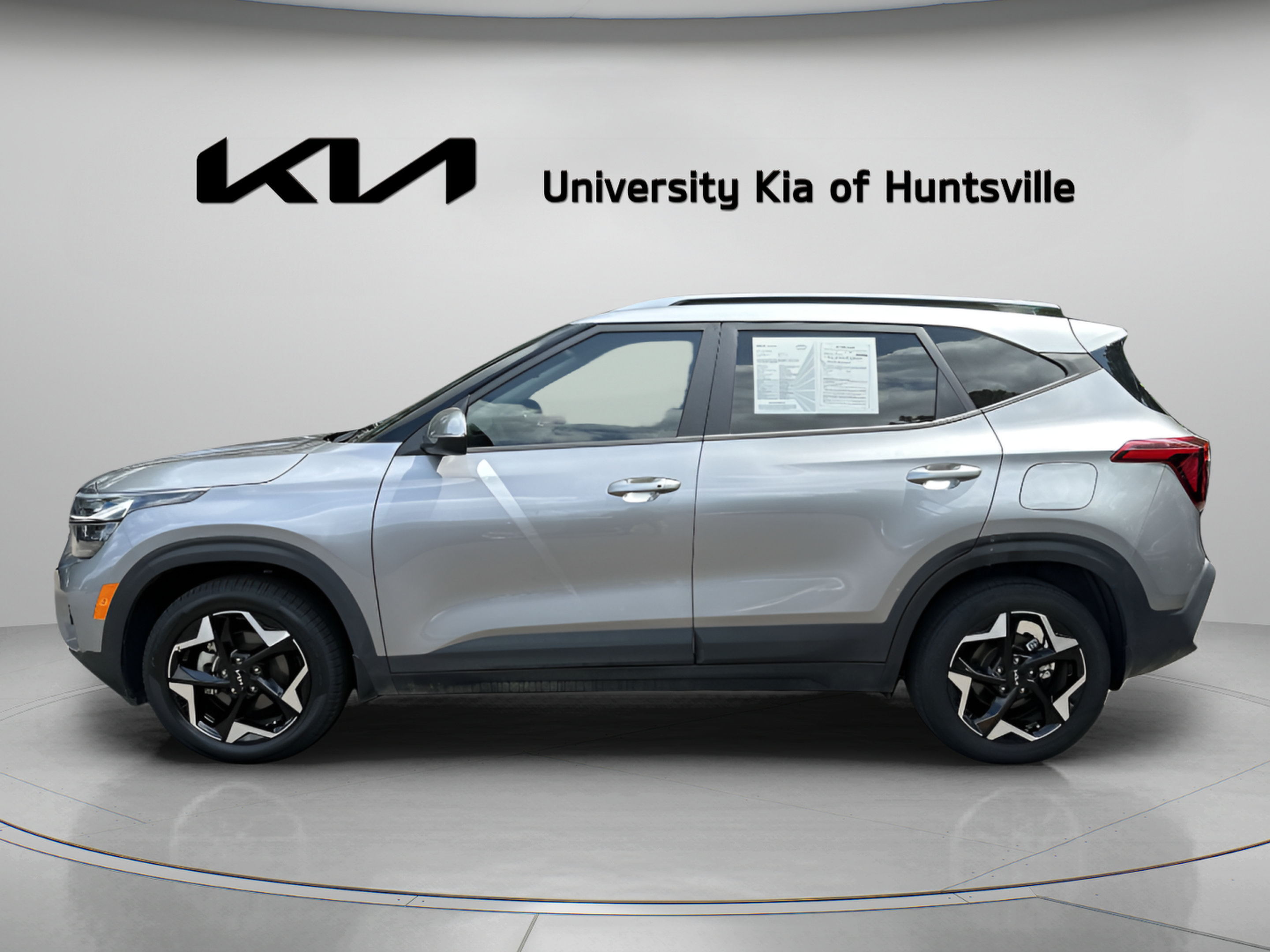 Used 2025 Kia Seltos S FWD image 5