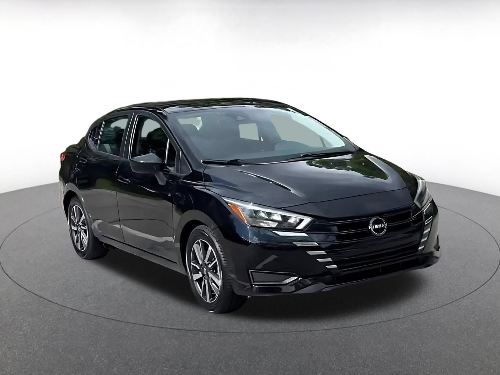 Used 2025 Nissan Versa SV FWD image 3