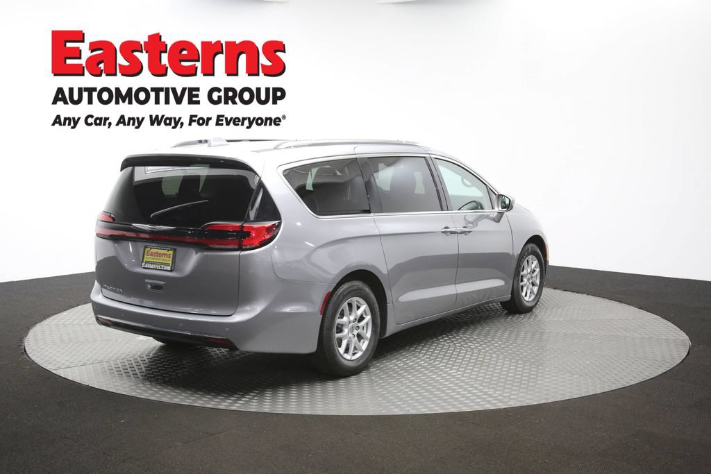Used 2021 Chrysler Pacifica Touring-L FWD image 43