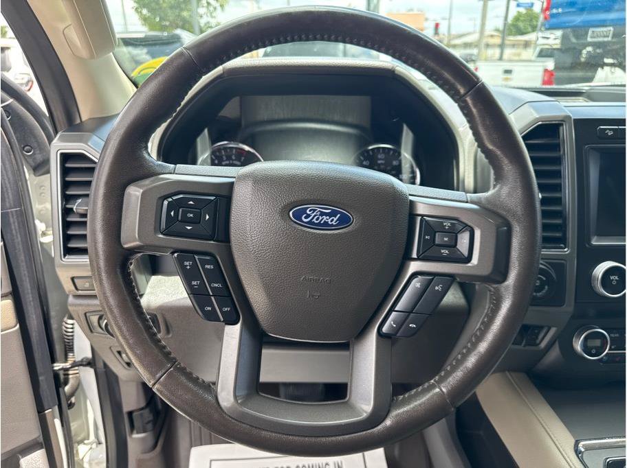 Used 2020 Ford Expedition XLT w/ Equipment Group 202A AWD/4WD image 19