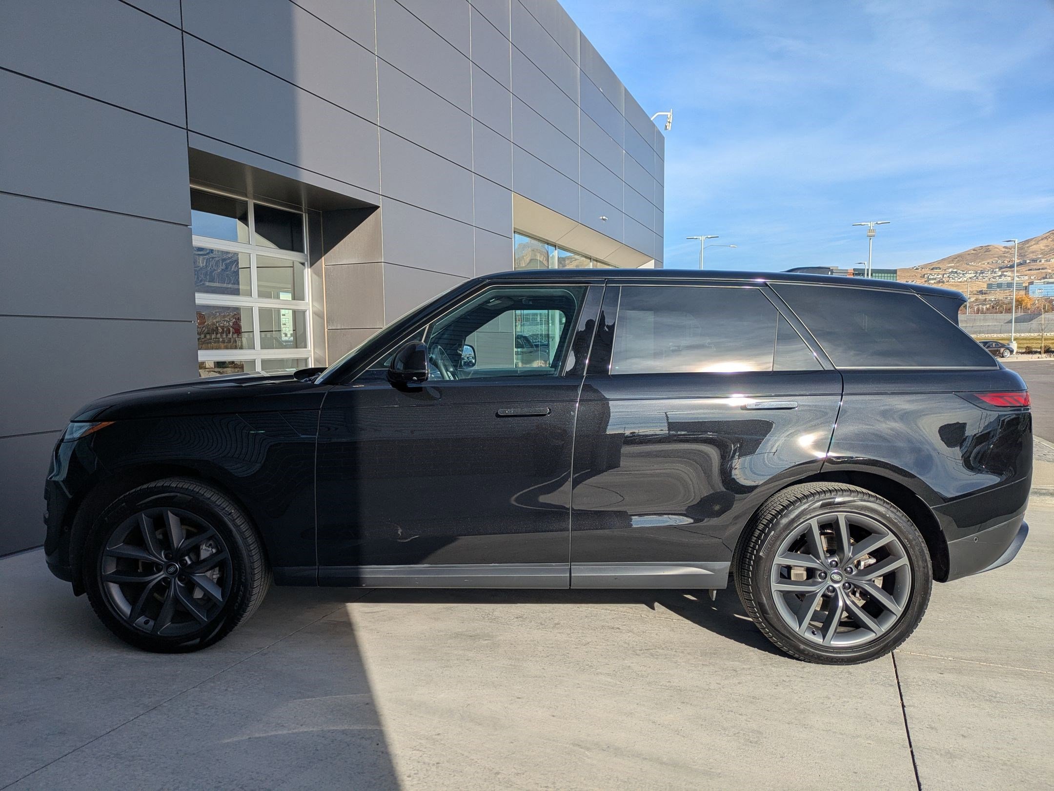 Used 2024 Land Rover Range Rover Sport SE image 11