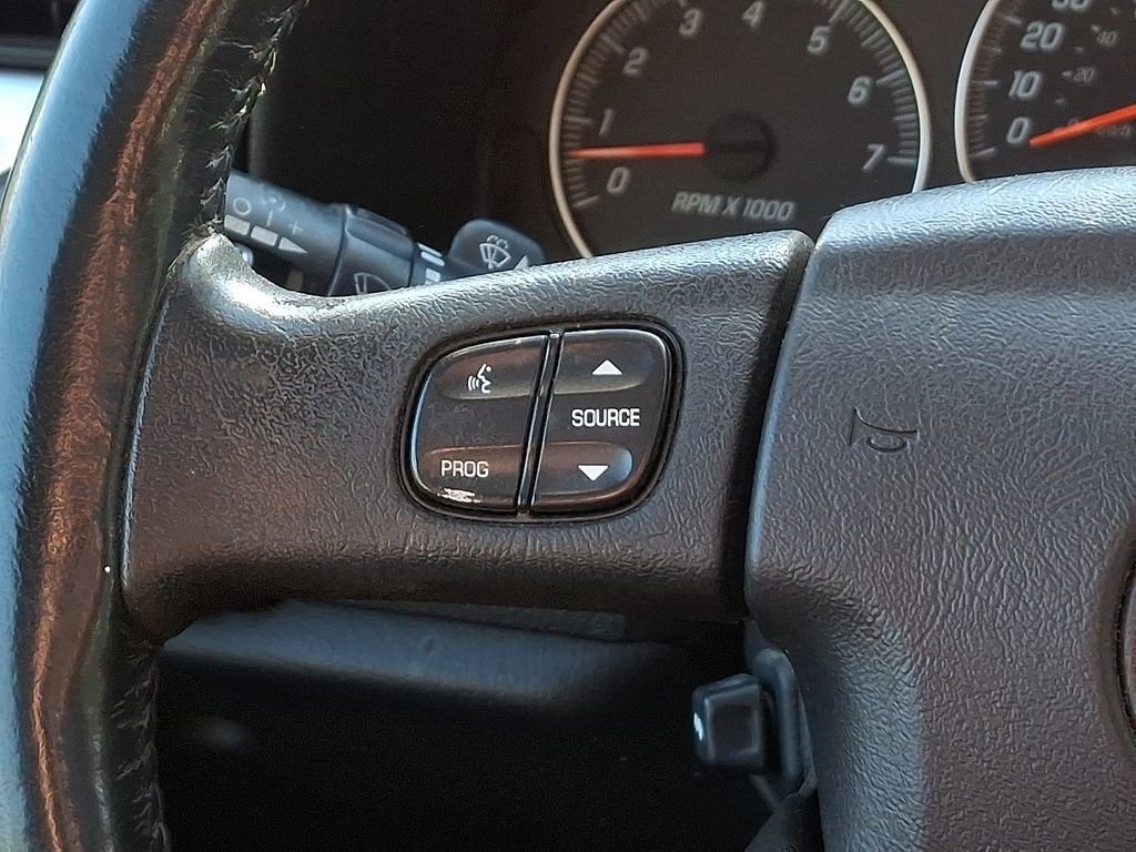 Used 2005 GMC Envoy Denali image 24