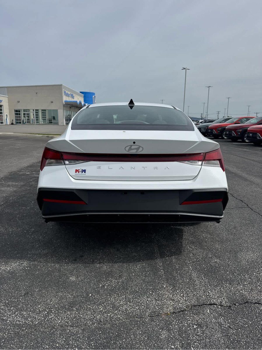 New 2026 Hyundai Elantra SE FWD image 14