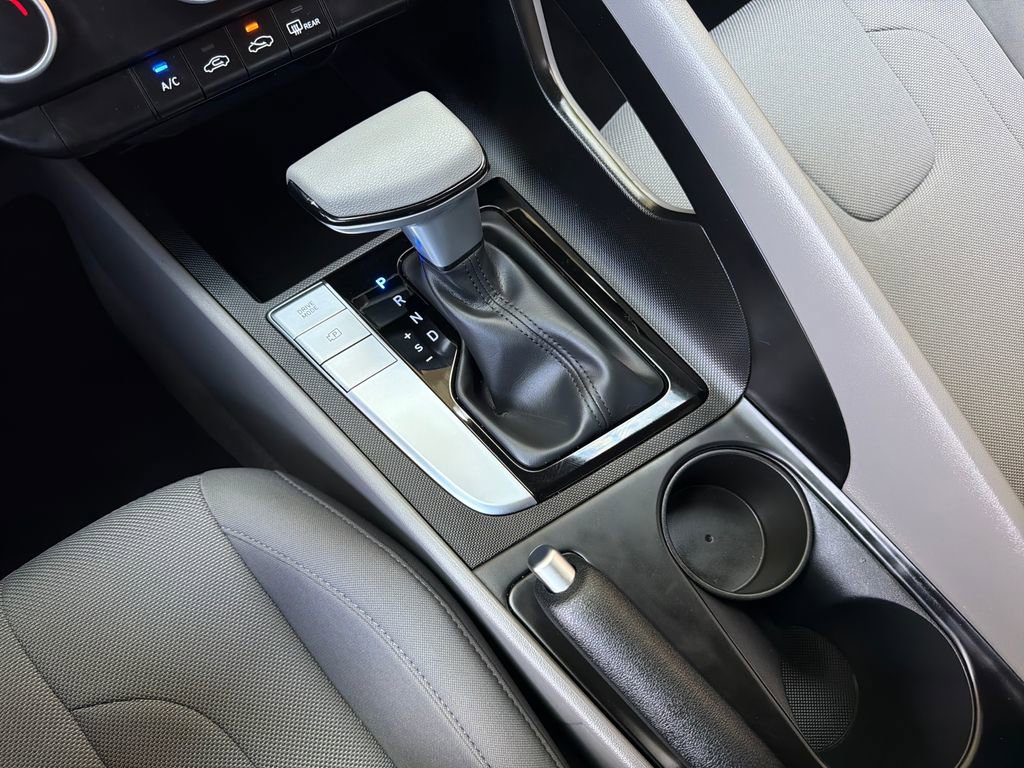 Used 2025 Hyundai Elantra SE image 23