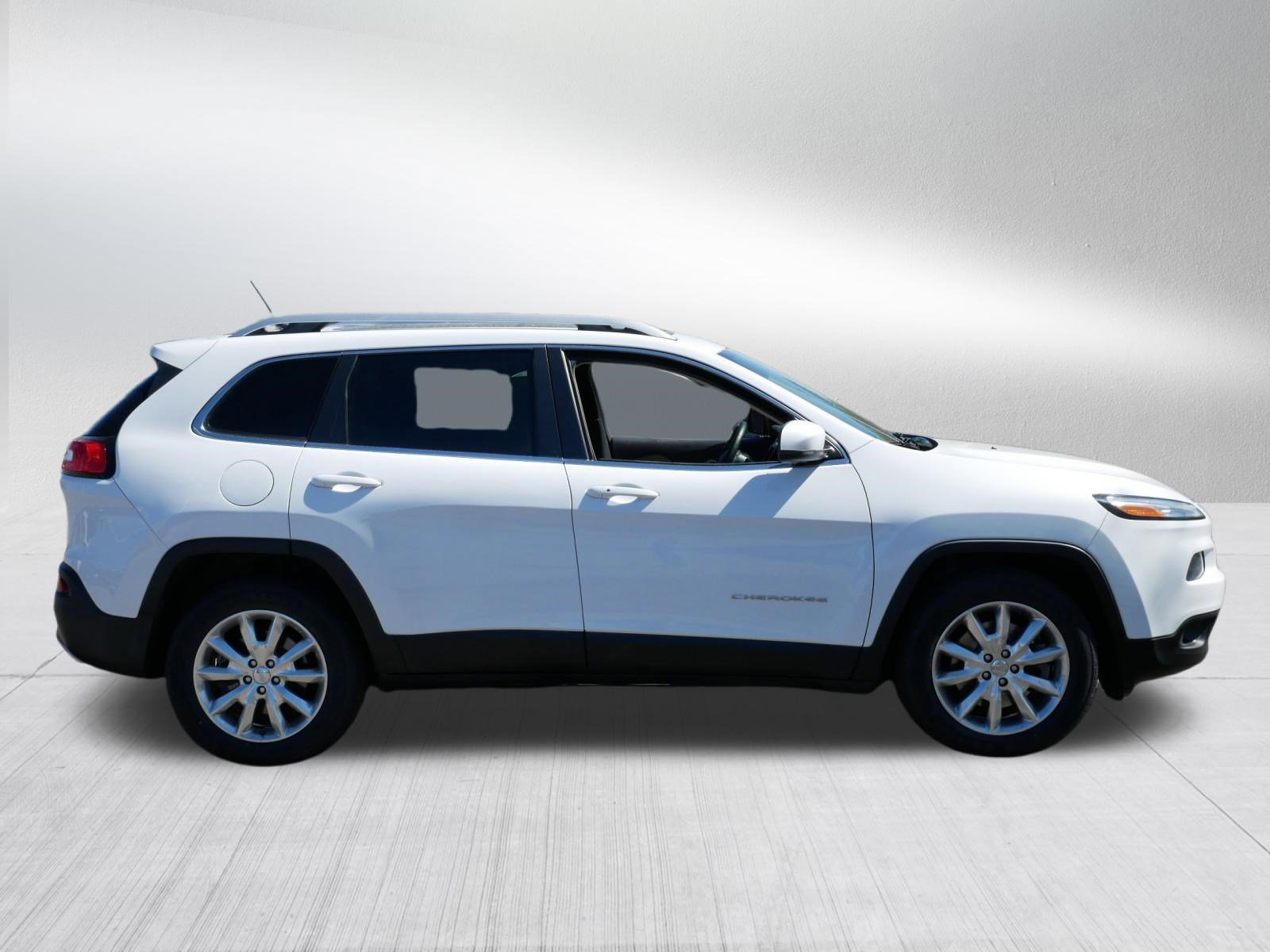 Used 2015 Jeep Cherokee Limited w/ Luxury Group AWD/4WD image 8