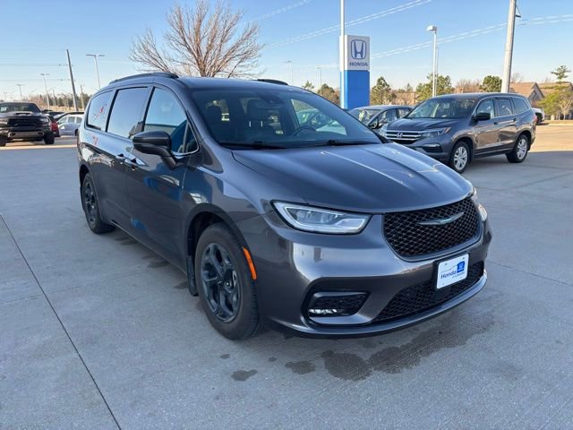 Used 2021 Chrysler Pacifica Touring-L w/ S Appearance Package image 3