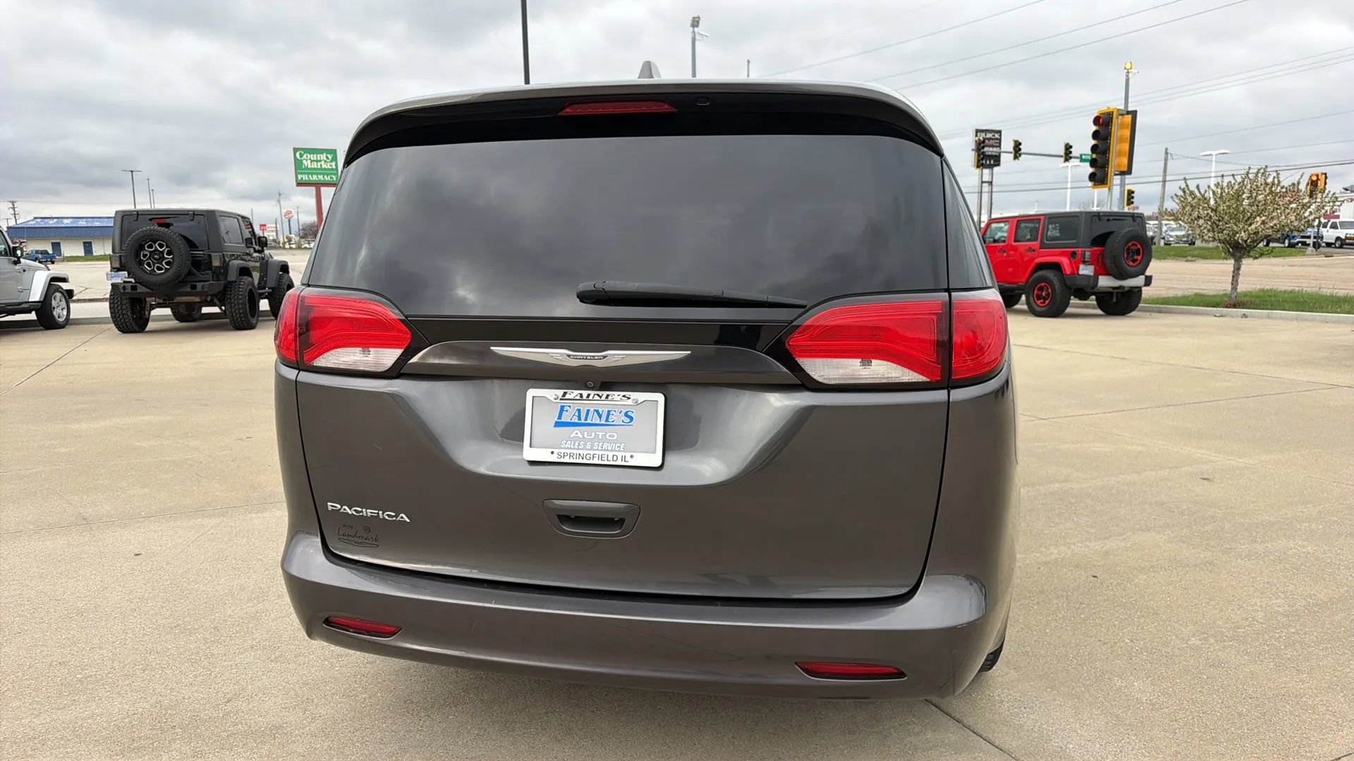Used 2017 Chrysler Pacifica Touring image 17