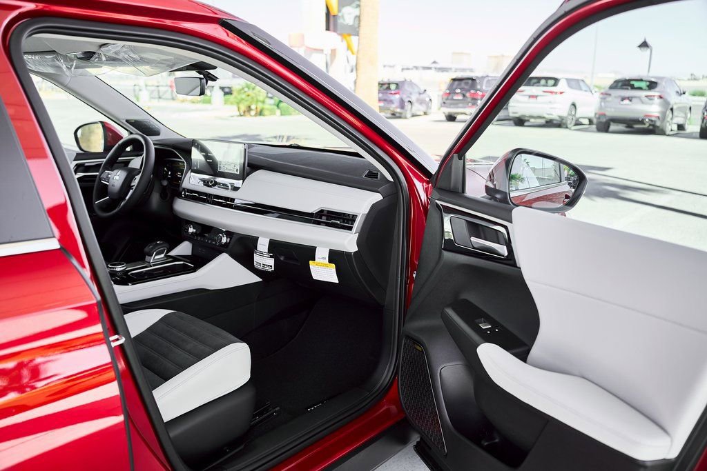 New 2026 Mitsubishi Outlander SE FWD image 13