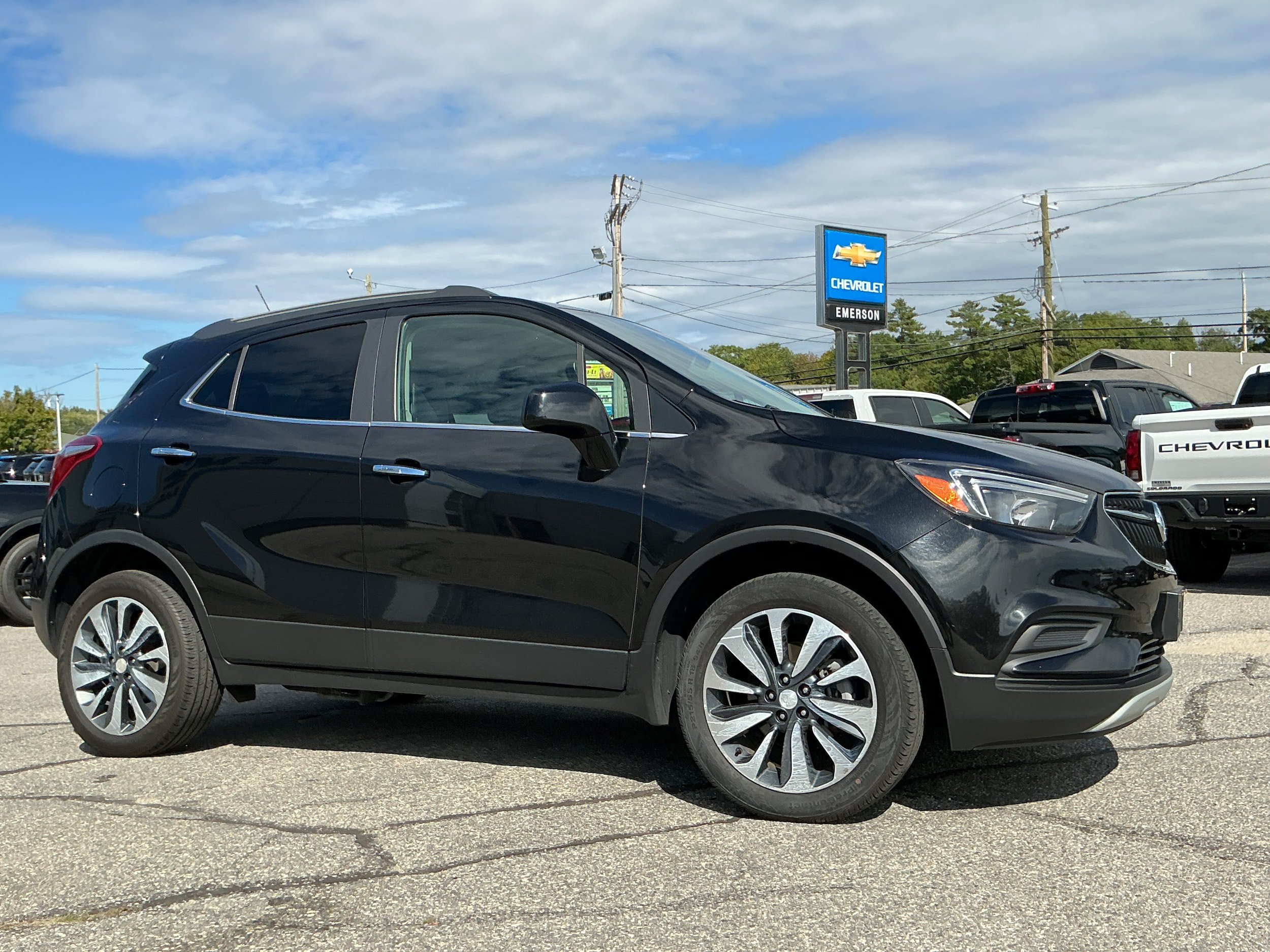 Certified 2022 Buick Encore Preferred AWD/4WD image 2