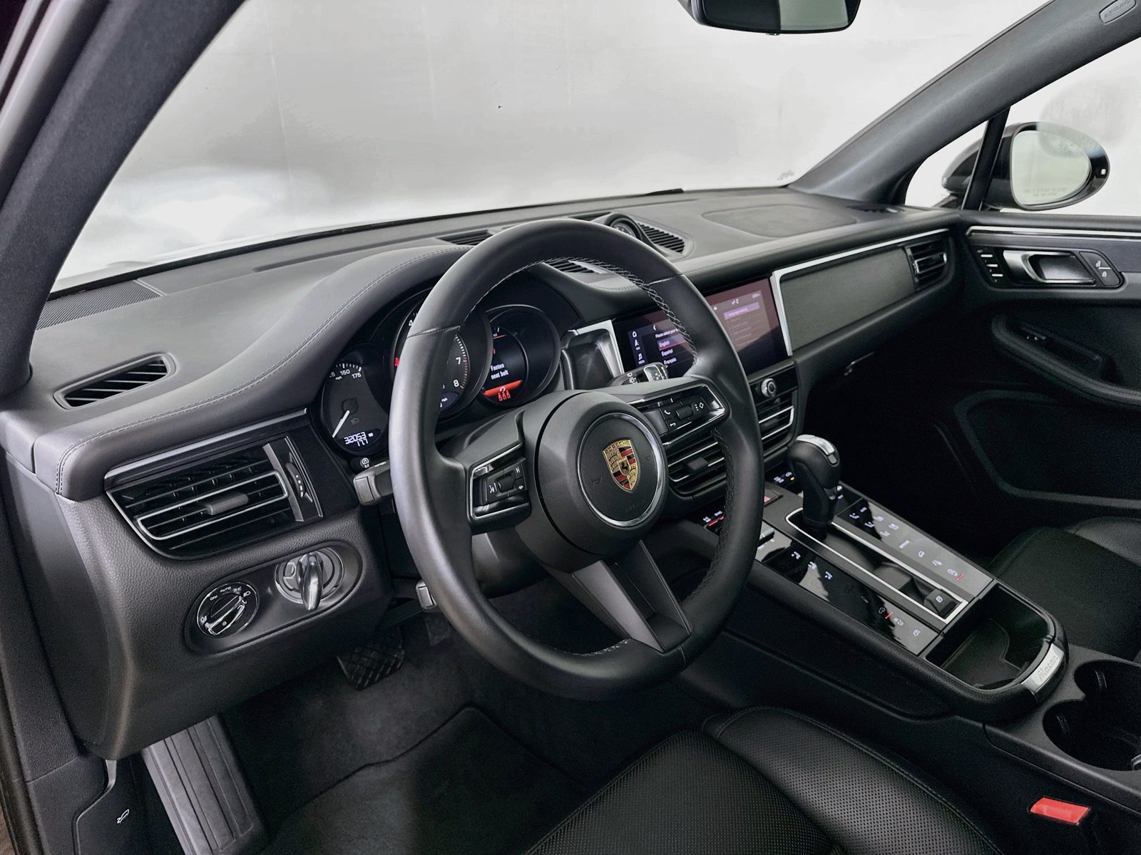 Certified 2024 Porsche Macan GTS w/ Premium Plus Package AWD/4WD image 32