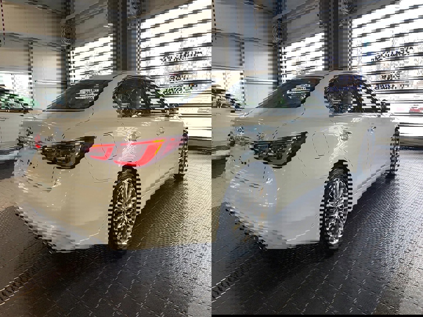 Used 2019 INFINITI Q50 Luxe w/ Essential Package (3.0T Luxe) image 18