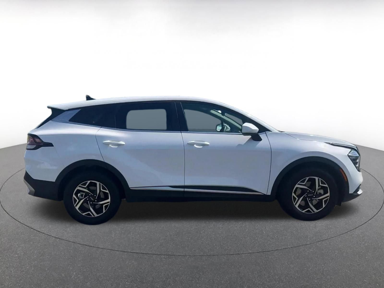 Used 2025 Kia Sportage LX FWD image 16