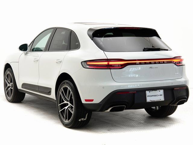 Certified 2025 Porsche Macan image 3