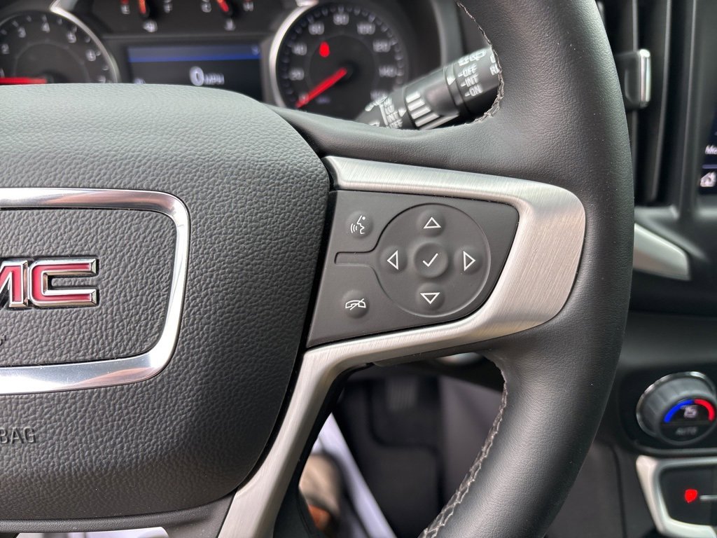 Used 2024 GMC Terrain SLT image 21