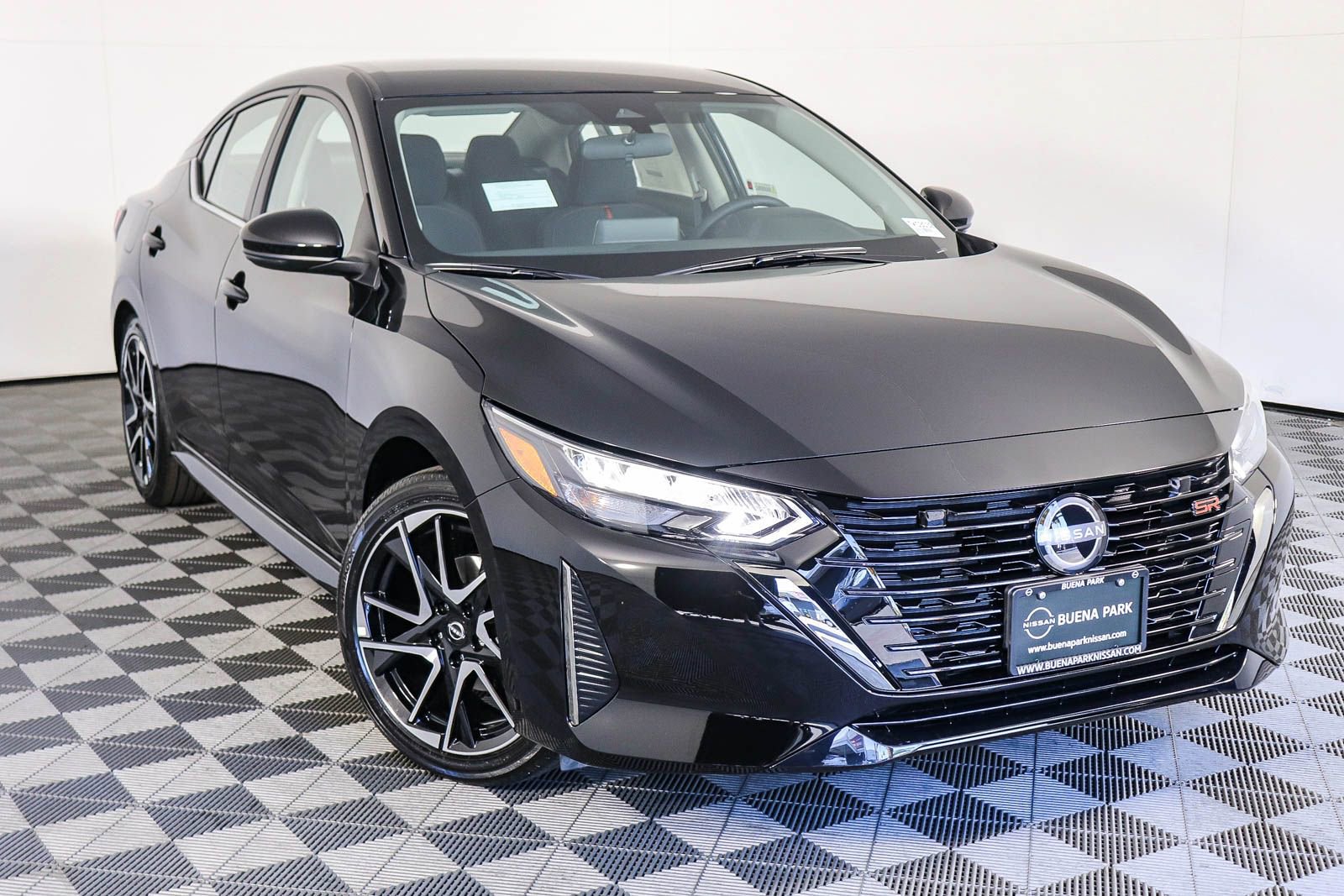 Used 2025 Nissan Sentra SR image 1