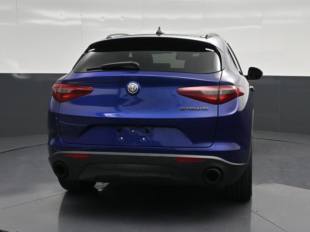 Used 2020 Alfa Romeo Stelvio w/ Nero Edizione RWD image 2