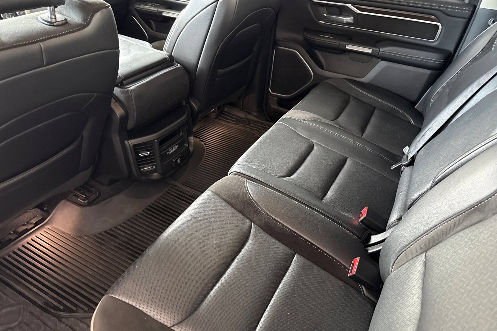 Used 2022 RAM 1500 Laramie AWD/4WD image 12