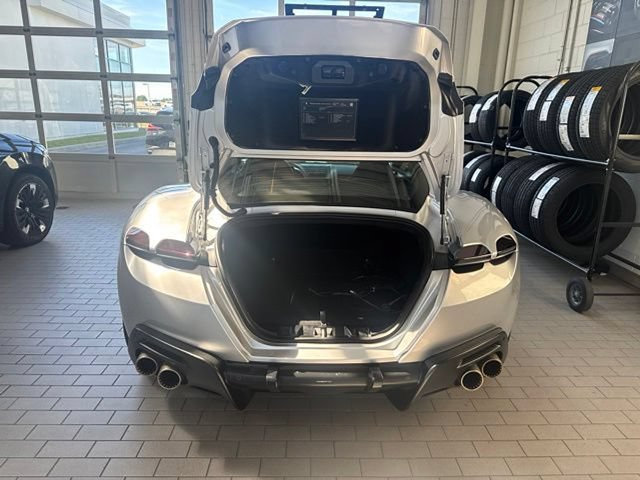 Used 2022 Ferrari Roma RWD image 8