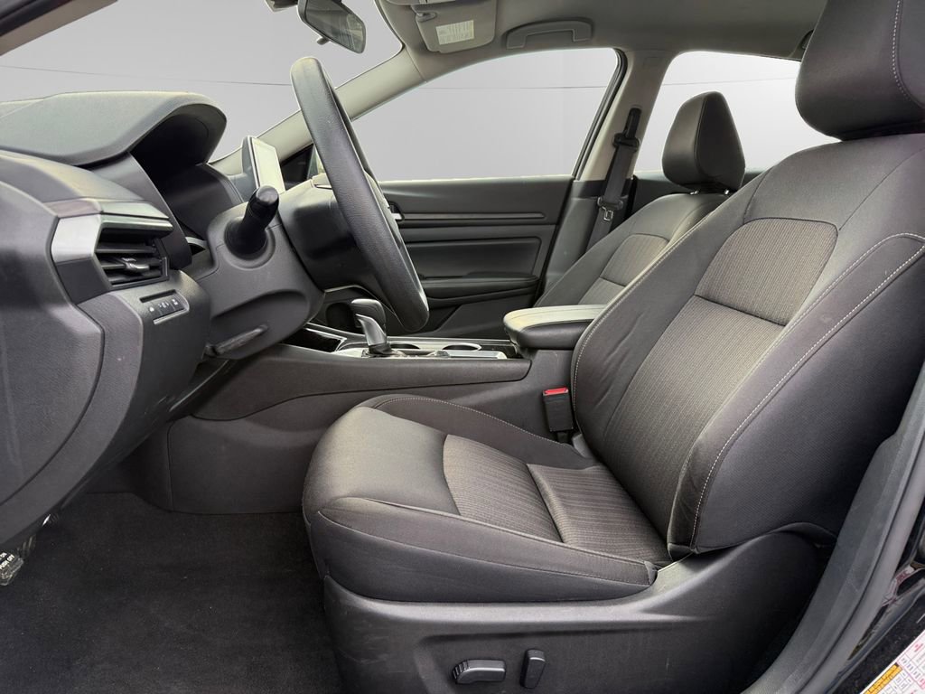 Used 2024 Nissan Altima 2.5 SV image 9