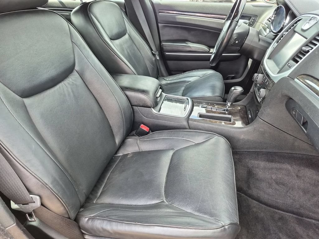 Used 2011 Chrysler 300 C w/ Sound Group RWD image 31
