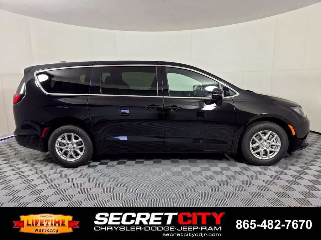 New 2026 Chrysler Voyager LX FWD image 9