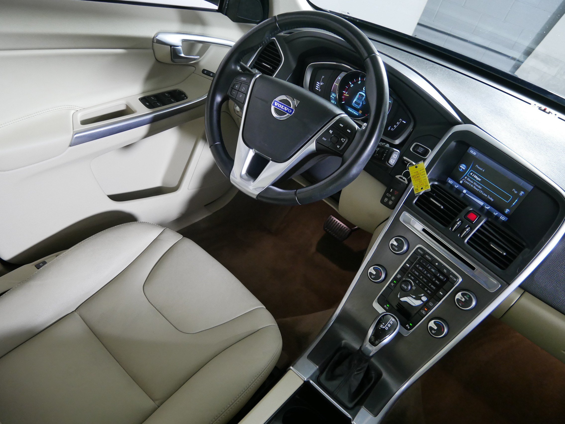 Used 2015 Volvo XC60 T6 AWD/4WD image 9