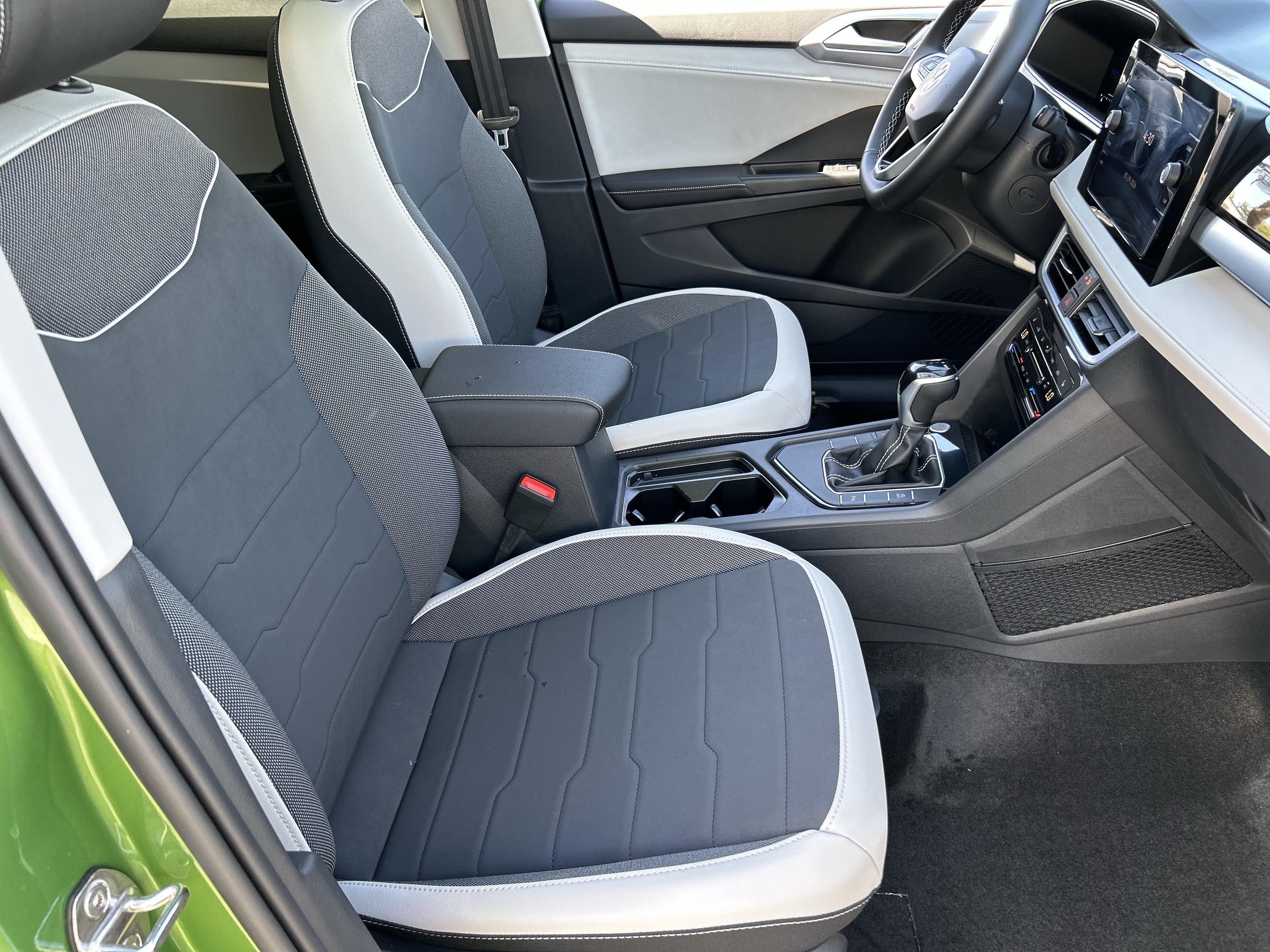 New 2026 Volkswagen Taos SE FWD image 8