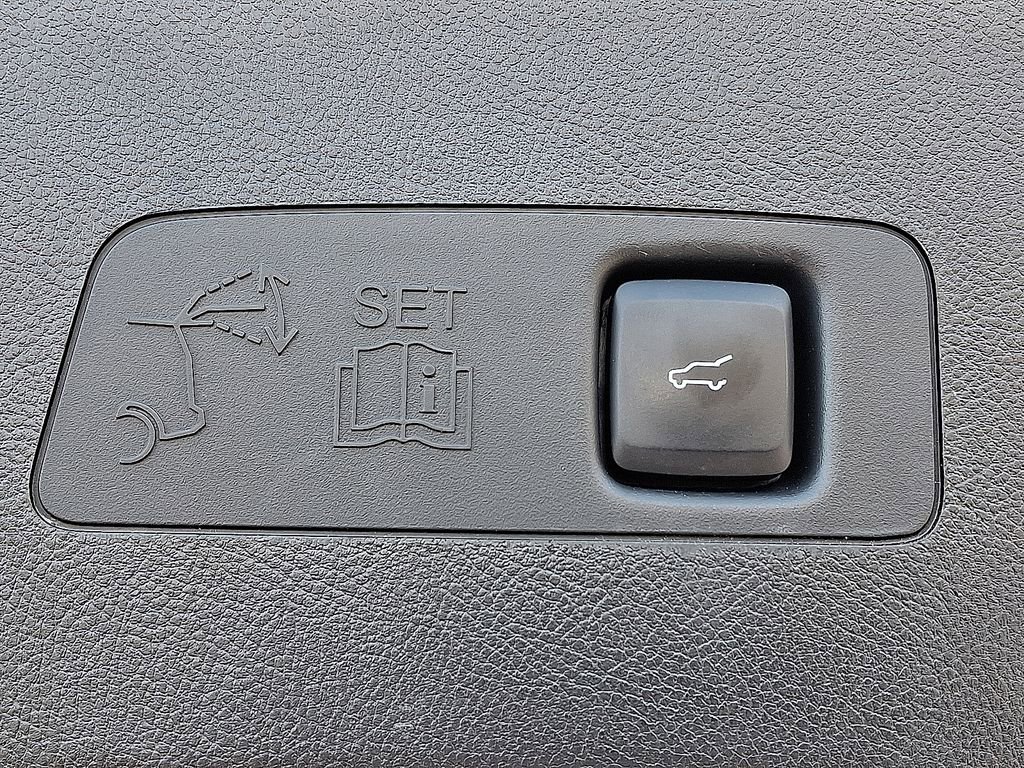 Used 2023 Lincoln Corsair AWD w/ Equipment Group 101A image 30