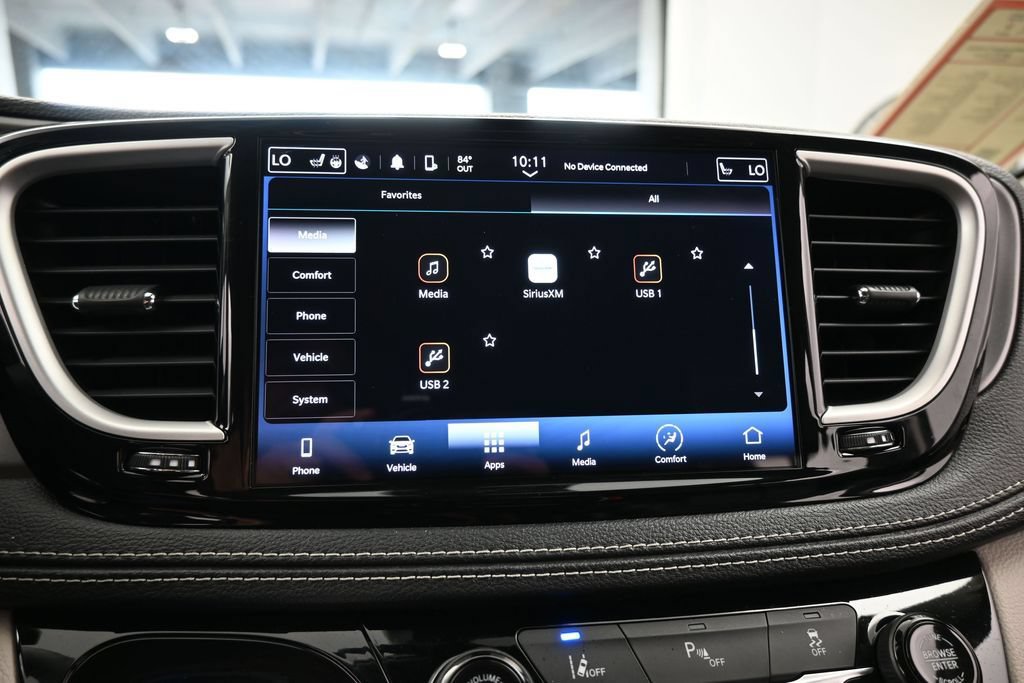 Used 2023 Chrysler Pacifica Touring-L FWD image 21