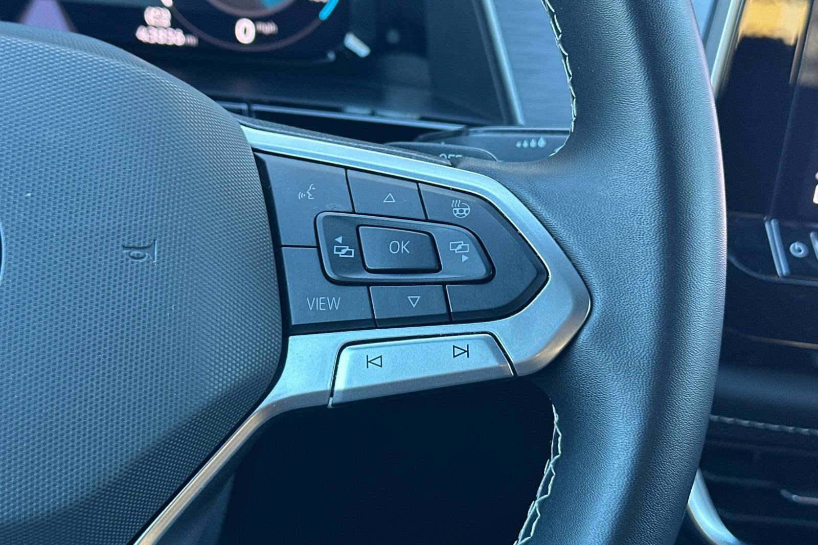 Used 2024 Volkswagen Atlas Cross Sport SE image 28