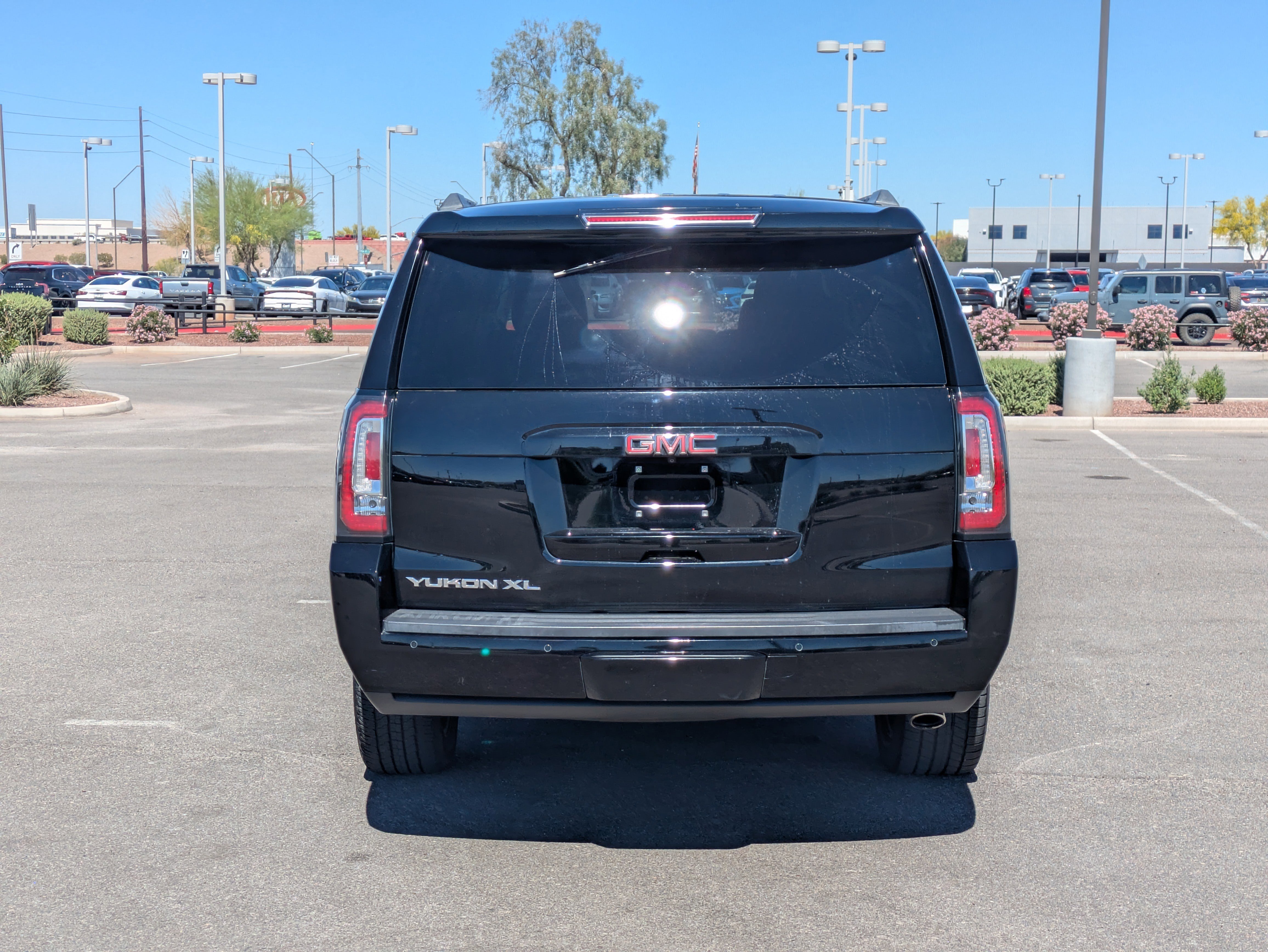 Used 2019 GMC Yukon XL SLT image 4