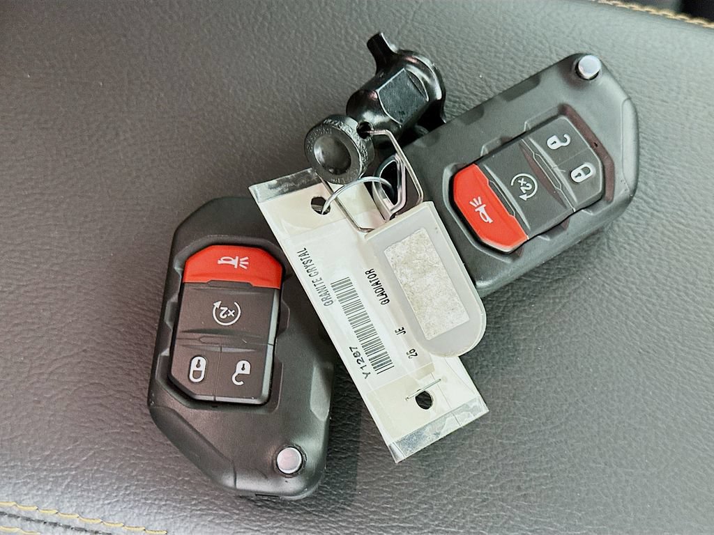 Used 2025 Jeep Gladiator Sport AWD/4WD image 34